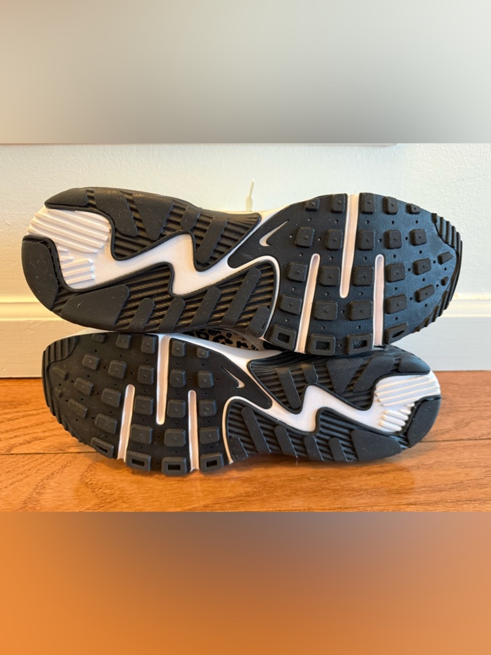 Nike Air Max Excee Women's Sneakers - Picture 9 of 9